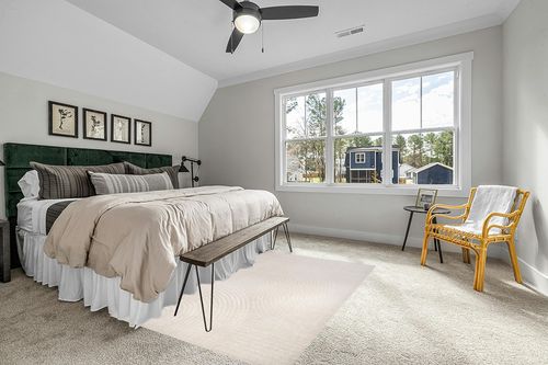 JONATHAN Y SCN100B-5 Skagen Minimalist Curve Geometric Indoor Area Rug, Modern, Contemporary, Coastal, Geometric, Bohemian, Bedroom, Kitchen, Living Room, Non Shedding, Ivory/Cream, 5' x 8' in Grey Traditional Bedroom with King Bed