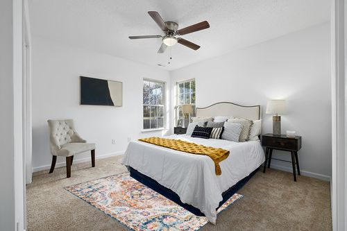Bohemian Stain Resistant, Non Slip Area Rug in White and Yellow Modern Bedroom