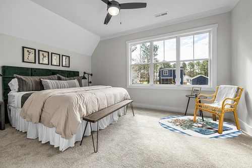 Eucalyptus Leaves Round Area Rug 6ft,Washable Outdoor Indoor Carpet Runner Rug for Bedroom,Kitchen,Bathroom,Living/Dining/Laundry Room,Office,Area+Rug Bath Door Mat Buffalo Lattice Farmhouse Blue in Grey Traditional Bedroom with King Bed