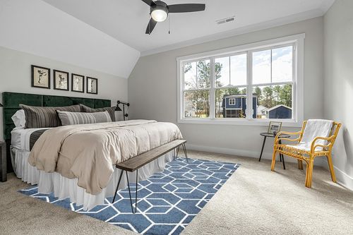 JONATHAN Y SEU101H-8 Tumbling Blocks Modern Geometric Indoor Area-Rug Contemporary Casual Easy-Cleaning Bedroom Kitchen Living Room Non Shedding, 8 X 10, Navy/White,JSEU101H8 in Grey Traditional Bedroom with King Bed