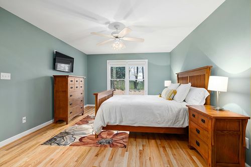 RUG BRANCH Blossom Modern Floral Red Beige Indoor Soft Area Rug for Living Room, Bedroom, Dining Room, and Office - 5' x 8' (Exact Size: 5'3" X 7'7") in Teal and Orange Wood Bedroom