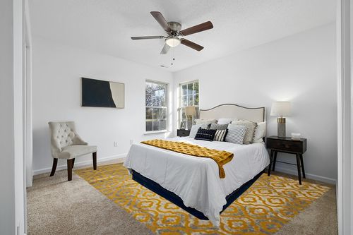 SAFAVIEH Porcello Collection Area Rug - 9' x 12', Light Grey & Yellow, Moroccan Quatrefoil Distressed Design, Non-Shedding & Easy Care, Ideal for High Traffic Areas in Living Room, Bedroom (PRL7734C) in White and Yellow Modern Bedroom