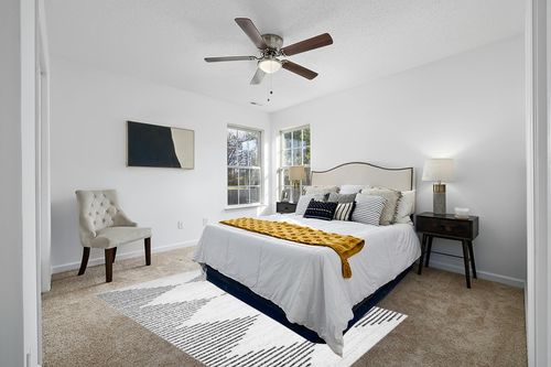 Washable Diamond Stripes Area Rug in White and Yellow Modern Bedroom