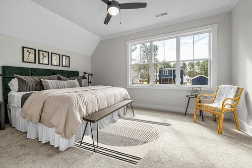 Artistic Weavers Jimina Black/Ivory 5 ft. x 7 ft. Indoor Area Rug in Grey Traditional Bedroom with King Bed