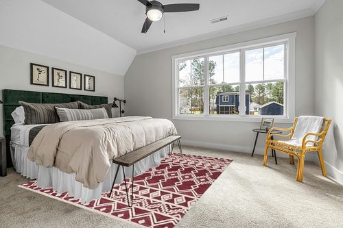 SAFAVIEH Abstract Collection Area Rug - 8' x 10', Red & Ivory, Handmade Wool, Ideal for High Traffic Areas in Living Room, Bedroom (ABT851Q) in Grey Traditional Bedroom with King Bed