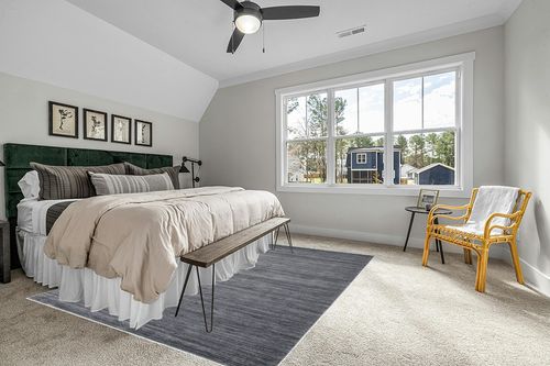 SAFAVIEH Vision Collection Area Rug - 8' x 10', Grey, Modern Ombre Tonal Chic Design, Non-Shedding & Easy Care, Ideal for High Traffic Areas in Living Room, Bedroom (VSN606D) in Grey Traditional Bedroom with King Bed