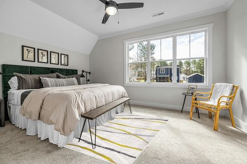 SAFAVIEH Skyler Collection Area Rug - 5'1" x 7'6", Ivory Grey & Green, Abstract Design, Ideal for High Traffic Areas in Living Room, Bedroom, Dining (SKY112Y-5) in Grey Traditional Bedroom with King Bed