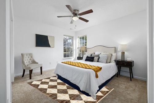 nuLOOM Meline Checkered Fringe Area Rug, 5x8, Beige in White and Yellow Modern Bedroom