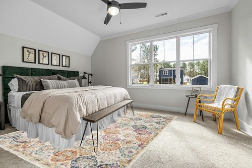 SAFAVIEH Madison Collection Area Rug - 9' x 12', Cream & Multi, Boho Chic Distressed Design, Non-Shedding & Easy Care, Ideal for High Traffic Areas in Living Room, Bedroom (MAD611B) in Grey Traditional Bedroom with King Bed