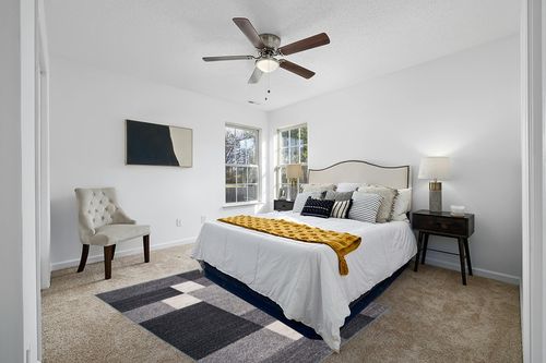 Grey Modern Non Slip Kitchen, Bedroom, Living Room Rug in White and Yellow Modern Bedroom