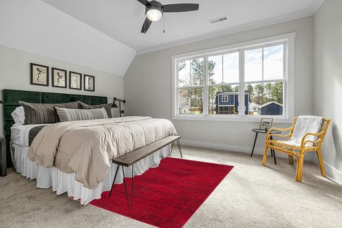 SAFAVIEH Adirondack Collection Area Rug - 5'1" x 7'6", Red & Black, Modern Abstract Design, Non-Shedding & Easy Care, Ideal for High Traffic Areas in Living Room, Bedroom (ADR117F) in Grey Traditional Bedroom with King Bed