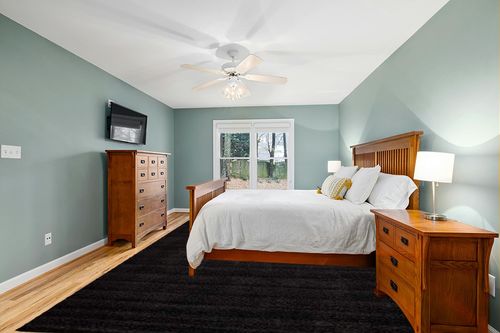 Unique Loom Solo Collection Area Rug - Calabasas (10' x 13' Rectangle, Charcoal/ Black) in Teal and Orange Wood Bedroom