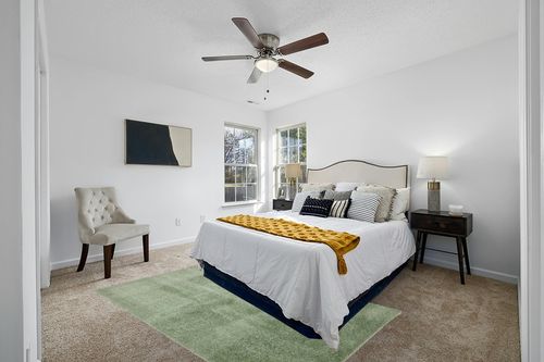 Unique Loom Studio Solid Shag Collection Urban Modern Super Soft & Plush Area Rug, 5 ft x 8 ft, Sage Green in White and Yellow Modern Bedroom