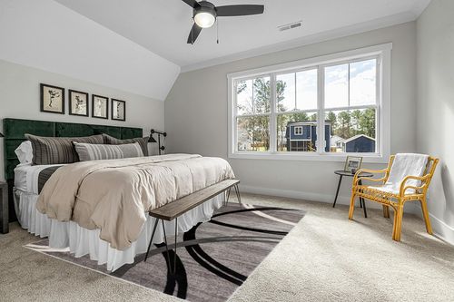 Rugshop Modern Wavy Circles Design Area Rug 7' 10" x 10'2" Gray in Grey Traditional Bedroom with King Bed
