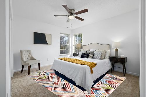 SAFAVIEH Amsterdam Collection Area Rug - 8' x 10', Ivory & Red, Modern Design, Non-Shedding & Easy Care, Ideal for High Traffic Areas in Living Room, Bedroom (AMS110B) in White and Yellow Modern Bedroom