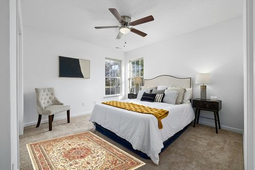 SAFAVIEH Lyndhurst Collection Accent Rug - 4' x 6', Ivory & Rust, Traditional Oriental Design, Non-Shedding & Easy Care, Ideal for High Traffic Areas in Entryway, Living Room, Bedroom (LNH330R) in White and Yellow Modern Bedroom