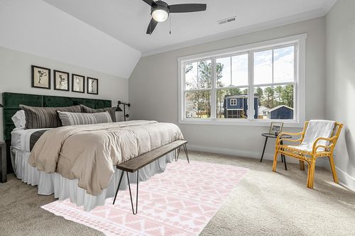 Safavieh Augustine Collection Area Rug - 6'4" x 9'6", Pink & Ivory, Moroccan Boho Rustic Fringe Design, Non-Shedding & Easy Care, Ideal for High Traffic Areas in Living Room, Bedroom (AGT847U) in Grey Traditional Bedroom with King Bed
