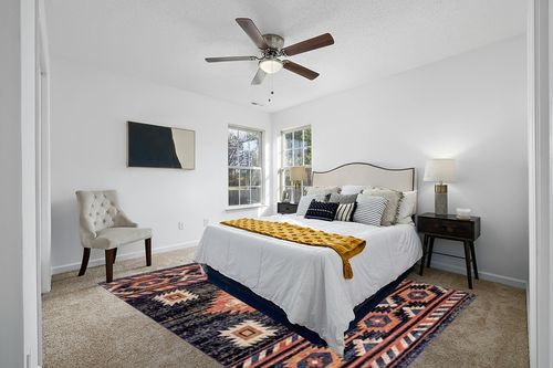 Well Woven Tulsa Lea Blue Traditional Southwestern Tribal 7'10" x 9'10" Area Rug in White and Yellow Modern Bedroom