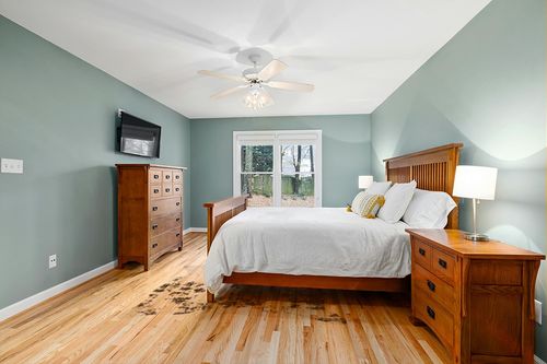 nuLOOM Marcia Machine Washable Faux Cowhide Area Rug, 5' 9" x 7' 7", Brown in Teal and Orange Wood Bedroom