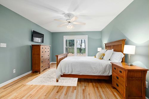 Grey Traditional Living Room Area Rug in Teal and Orange Wood Bedroom