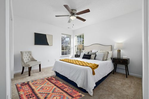 Unique Loom Outdoor Tribal Collection Area Rug - Tortuguero (4' x 6' Rectangle, Multi/Blue) in White and Yellow Modern Bedroom