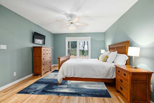 LUXE WEAVERS Contemporary Abstract Navy 8x10 Area Rug in Teal and Orange Wood Bedroom