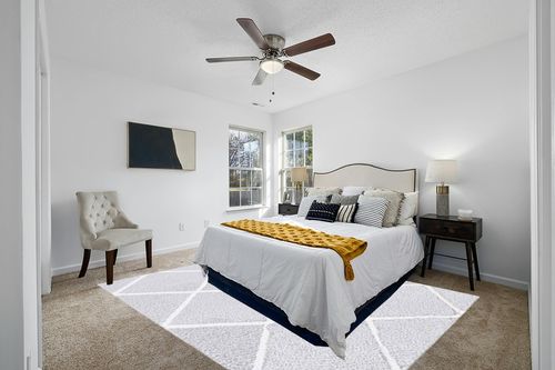 SAFAVIEH Tahoe Shag Collection Area Rug - 8' x 10', Light Grey & White, Trellis Design, Non-Shedding & Easy Care, 1.2-inch Thick Ideal for High Traffic Areas in Living Room, Bedroom (THO676F) in White and Yellow Modern Bedroom