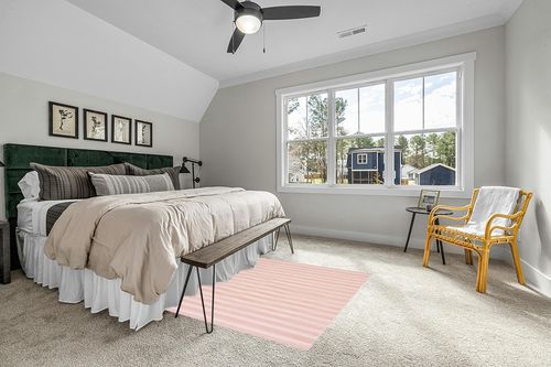 Safavieh Hampton Htn231S Terracotta Rug in Grey Traditional Bedroom with King Bed