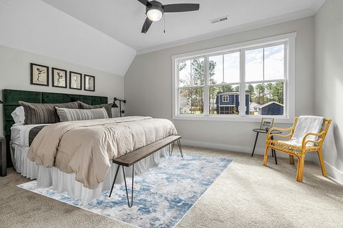 SAFAVIEH Amelia Collection Area Rug - 8' x 10', Grey & Blue, Modern Abstract Design, Non-Shedding & Easy Care, Ideal for High Traffic Areas in Living Room, Bedroom (ALA705F) in Grey Traditional Bedroom with King Bed