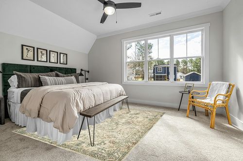 Unique Loom Tuareg Collection Area Rug - Sandstorm (8'x 10' Rectangle, Multi/ Gray) in Grey Traditional Bedroom with King Bed
