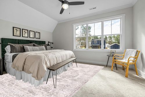 Unique Loom Portland Collection Area Rug - Canby (10' x 14' 1" Rectangle, Ivory/ Beige) in Grey Traditional Bedroom with King Bed