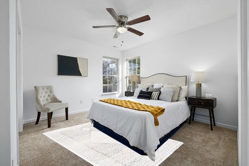 Safavieh Fontana Shag Collection Area Rug - 5'3" x 7'6", Ivory & Grey, Modern Design, Non-Shedding & Easy Care, 2-inch Thick Ideal for High Traffic Areas in Living Room, Bedroom (FNT827A) in White and Yellow Modern Bedroom