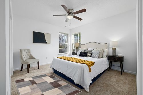 ‎Grey-brown ‎Modern Eclectic ‎Stain Resistant Area Rug in White and Yellow Modern Bedroom