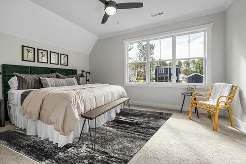 SAFAVIEH Adirondack Collection Area Rug - 9' x 12', Silver & Black, Modern Abstract Design, Non-Shedding & Easy Care, Ideal for High Traffic Areas in Living Room, Bedroom (ADR112A) in Grey Traditional Bedroom with King Bed