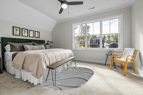 nuLOOM Carolyn Modern Shag Area Rug, 5' x 8' Oval, Dark Grey in Grey Traditional Bedroom with King Bed