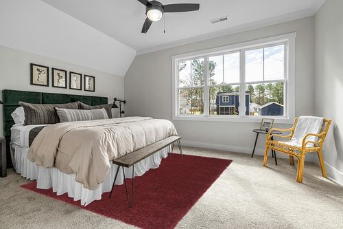 SAFAVIEH August Shag Collection Area Rug - 8' x 10', Burgundy, Solid Design, Non-Shedding & Easy Care, 1.2-inch Thick Ideal for High Traffic Areas in Living Room, Bedroom (AUG900S) in Grey Traditional Bedroom with King Bed