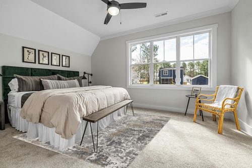 LUXE WEAVERS Euston Collection 7679 Grey 8x10 Abstract Area Rug in Grey Traditional Bedroom with King Bed