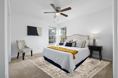 Loloi II Hathaway Collection HTH-05 Steel/Ivory, Traditional 9'-0" x 12'-0" Area Rug in White and Yellow Modern Bedroom