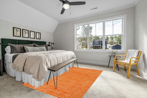 SAFAVIEH Vision Collection Area Rug - 6' x 9', Orange, Modern Ombre Tonal Chic Design, Non-Shedding & Easy Care, Ideal for High Traffic Areas in Living Room, Bedroom (VSN606P) in Grey Traditional Bedroom with King Bed