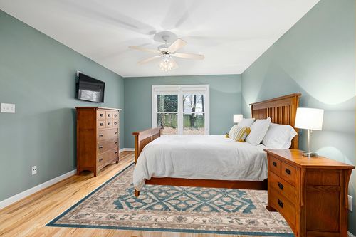 SAFAVIEH Sofia Collection Area Rug - 9' x 12', Blue & Beige, Vintage Oriental Distressed Design, Non-Shedding & Easy Care, Ideal for High Traffic Areas in Living Room, Bedroom (SOF378C) in Teal and Orange Wood Bedroom