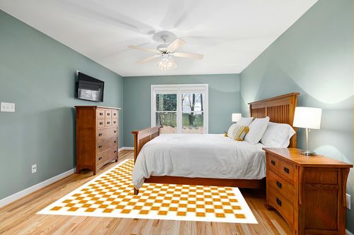 JROSING Checkered 8x10 Rug, Orange Checkerboard Modern Boho Washable Foldable Large Area Rugs for Living Room, Low Pile Ultrathin Nonslip Indoor Carpet for Office Bedroom Diningroom Classroom Playroom in Teal and Orange Wood Bedroom