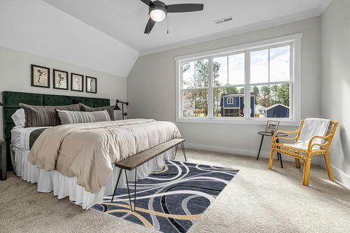 Safavieh Odyssey Collection Area Rug - 5'3" x 7'6", Black & Grey Gold, Modern Abstract Design, Non-Shedding & Easy Care, Ideal for High Traffic Areas in Living Room, Bedroom (ODY812Z) in Grey Traditional Bedroom with King Bed