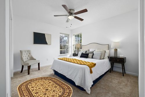 Unique Loom Voyage Collection Area Rug - St. Louis (4' 1" x 6' 1" Oval Cream/Brown) in White and Yellow Modern Bedroom