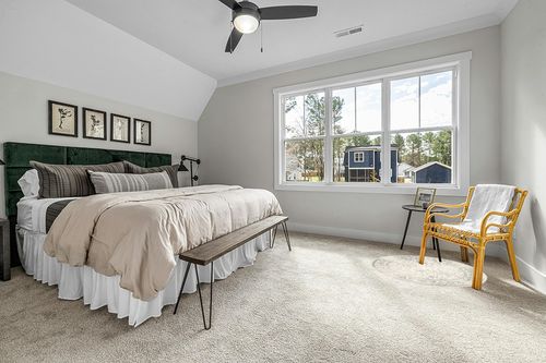 SAFAVIEH Adirondack Collection Area Rug - 4' Round, Ivory & Silver, Oriental Distressed Design, Non-Shedding & Easy Care, Ideal for High Traffic Areas in Living Room, Bedroom (ADR109C), 1.0" Thickness in Grey Traditional Bedroom with King Bed