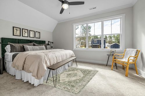 Valenrug Washable Rug 5x7 - Ultra Thin Green Collection Area Rug, Stain Resistant Non-Skid Rugs for Living Room, Antique Bedroom Rugs(5'x7', TPR26-Green) in Grey Traditional Bedroom with King Bed