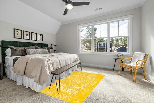 Rugs.com Arlington Collection Rug – 5' x 8' Yellow Medium-Pile Rug Perfect for Living Rooms, Large Dining Rooms, Open Floorplans in Grey Traditional Bedroom with King Bed
