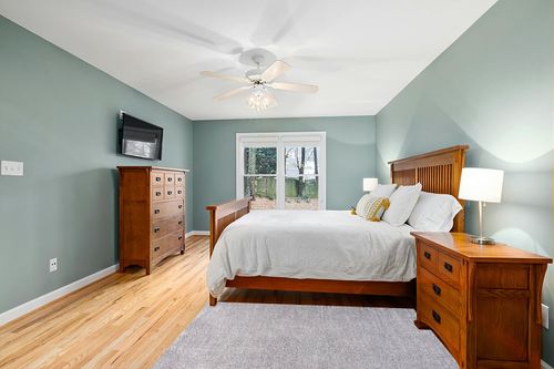 JONATHAN Y SEU100A-4 Haze Solid Low-Pile Indoor Area-Rug Casual Contemporary Solid Traditional Easy-Cleaning Bedroom Kitchen Living Room Non Shedding, 4 ft x 6 ft, Grey in Teal and Orange Wood Bedroom