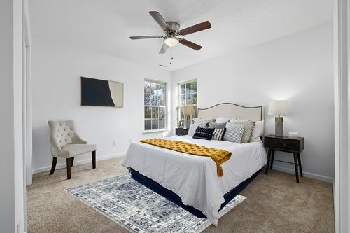 Rugs America Gallagher Collection GL55F Inky Sundara Transitional Vintage Area Rug 5'3" x 7' in White and Yellow Modern Bedroom