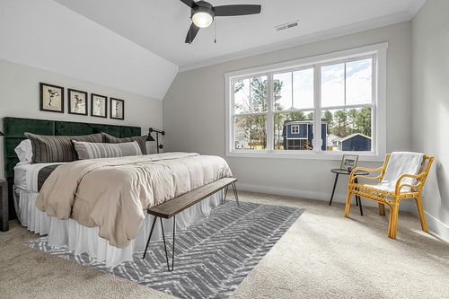 nuLOOM Rosanne Transitional Striped Area Rug, 8x10, Dark Grey in Grey Traditional Bedroom with King Bed