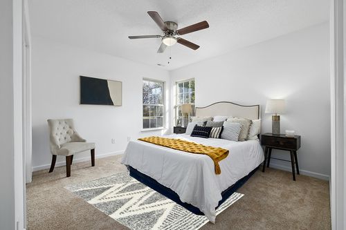 Mark&Day Area Rugs, 5x7 Gever Shag Charcoal Area Rug, Gray/Cream/White Carpet for Living Room, Bedroom or Kitchen (5'3" x 7'3") in White and Yellow Modern Bedroom